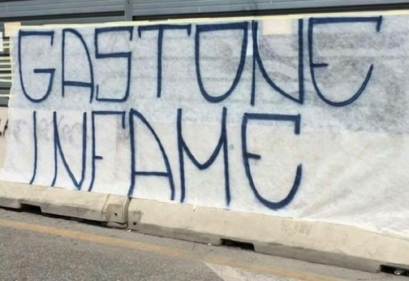 Striscioni contro Daniele De Santis: i tifosi azzurri rispondono a quelli comparsi a Roma